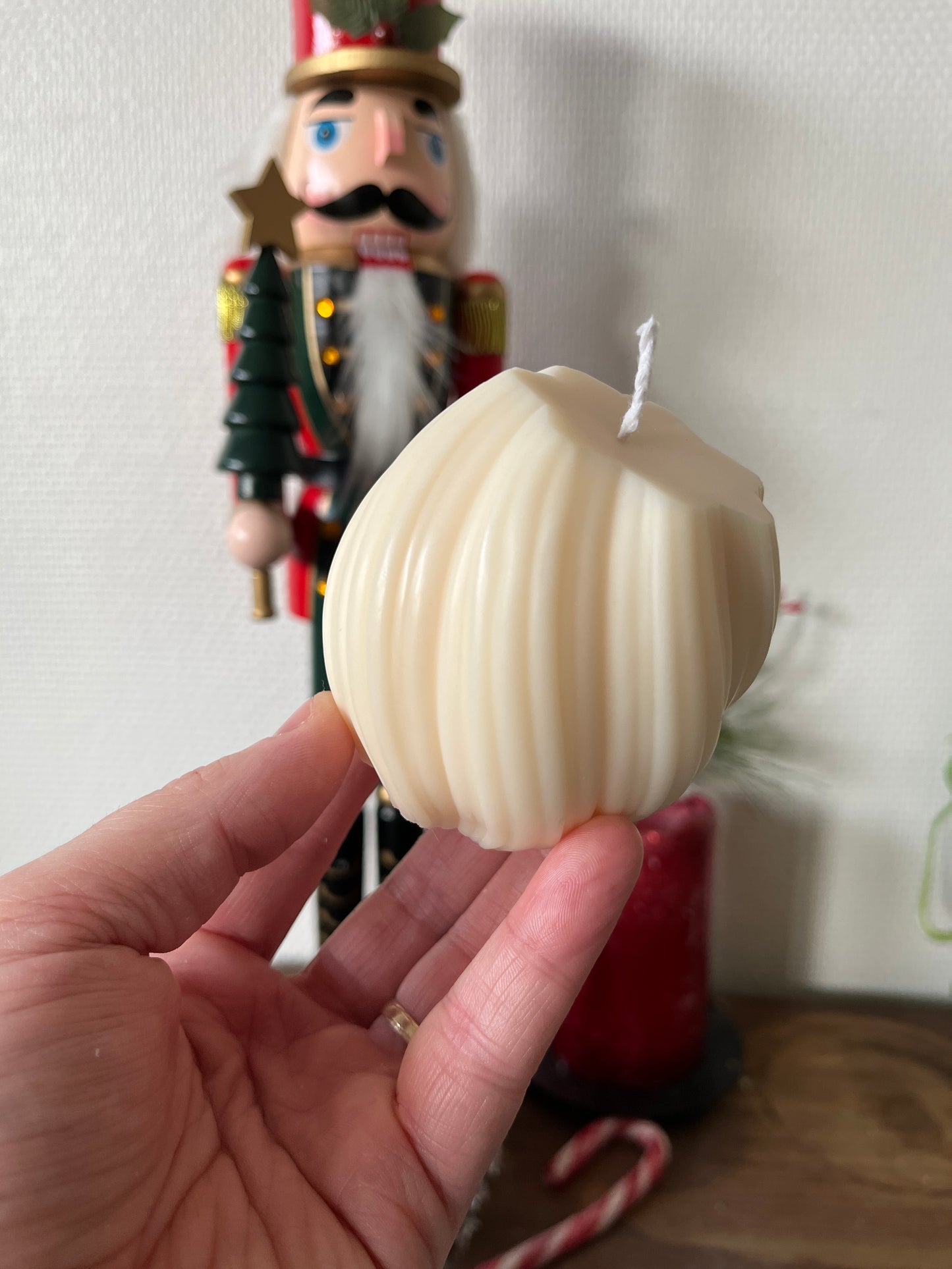Bougie boule torsadée